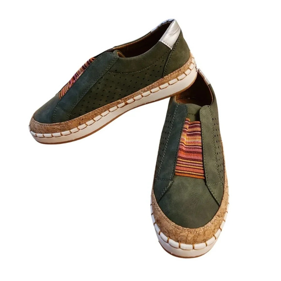 ⭐️ HOST PICK ⭐️ NEW Vintage Slip On Sneakers - Picture 3 of 5